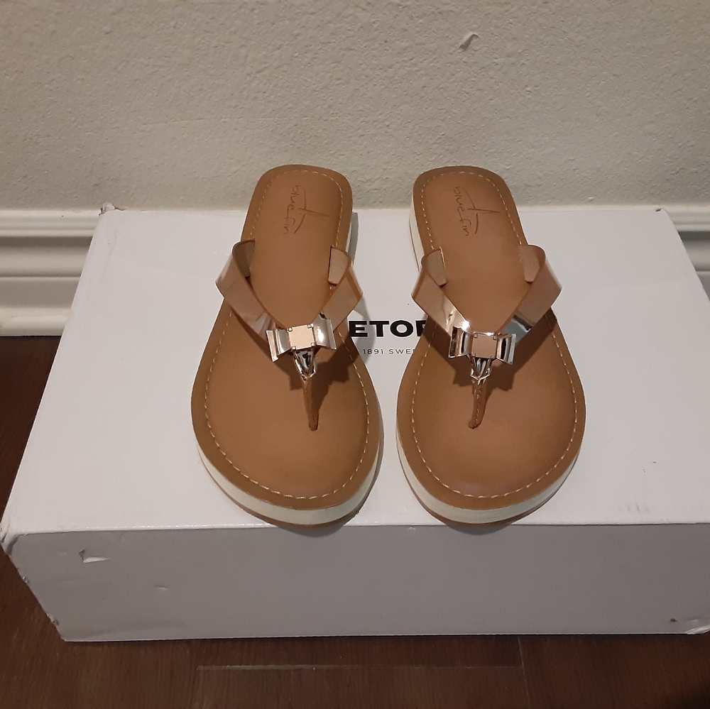 Bluefin sandals - Picture 2 of 2